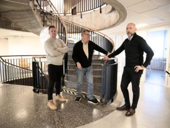 Sålt smöret och tappat pengarna? Nå nä, nu laddar kommunledningen kommunalråd Janne Lind (C), vice kommunalråd Peter Rolfs (Sd) och kommundirektör Roger Danell för att stoppa planera på att förvandla skärgården till ett naturreservat.