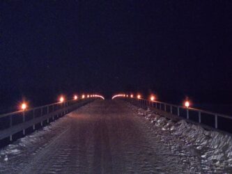 Vilsamt och vacker nyårsafton på bron i Anttis.  Foto: Harald Liminka