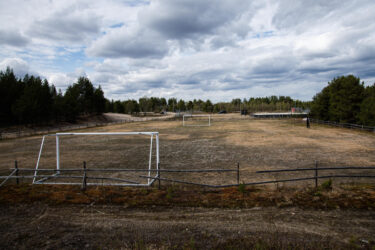 Det finns många fotbollsplaner i Tornedalen, många frekvent nyttjade andra mer i träda. Foto: Roland Aspviken.